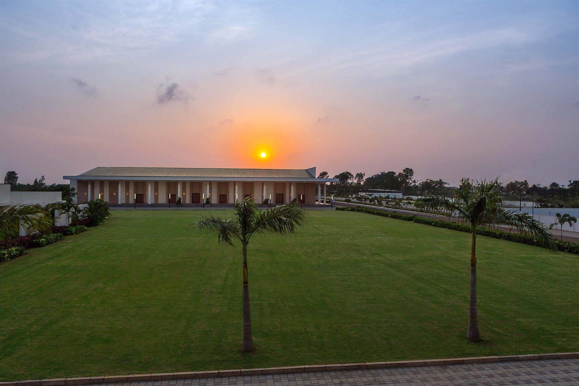Confluence Banquets And Resort Mahabalipuram Extérieur photo