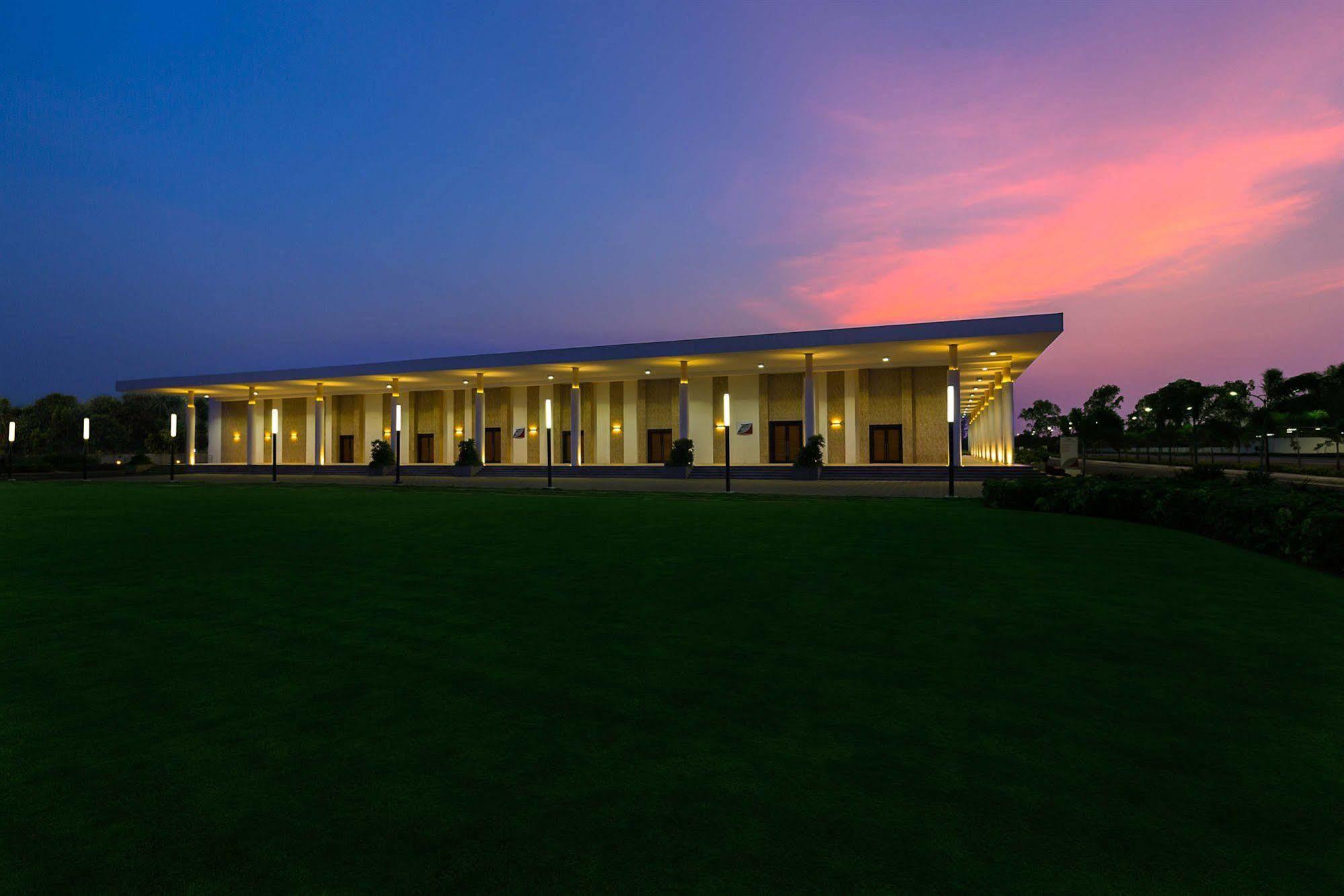 Confluence Banquets And Resort Mahabalipuram Extérieur photo